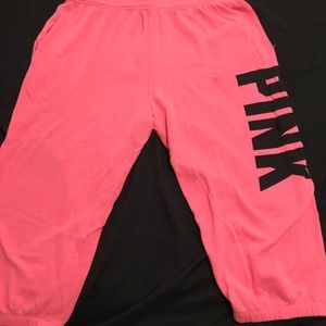 Medium women’s pink capris
